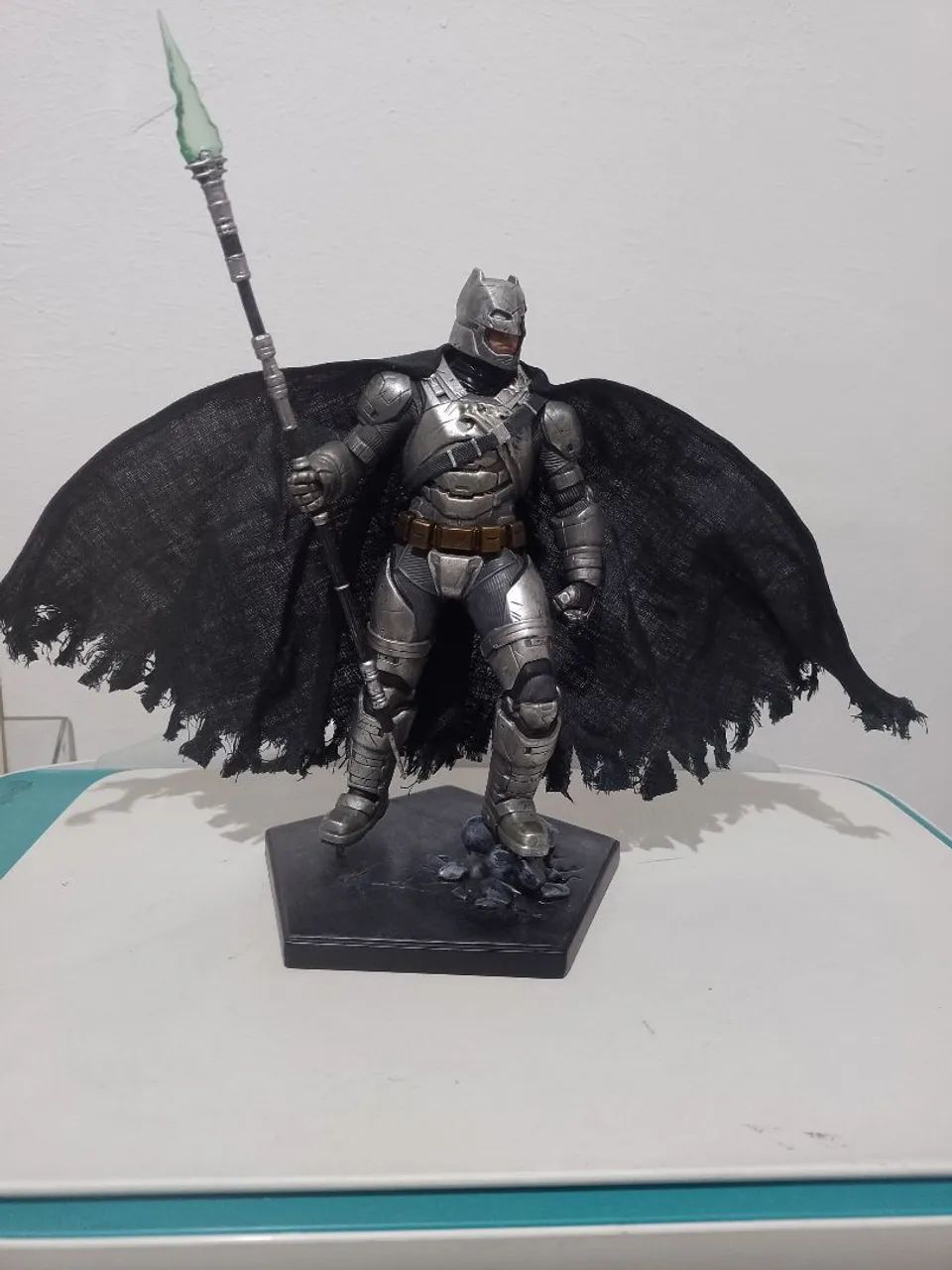 Battle Damaged Armored Batman 1/10 Art Scale Iron Studios - Foto 3