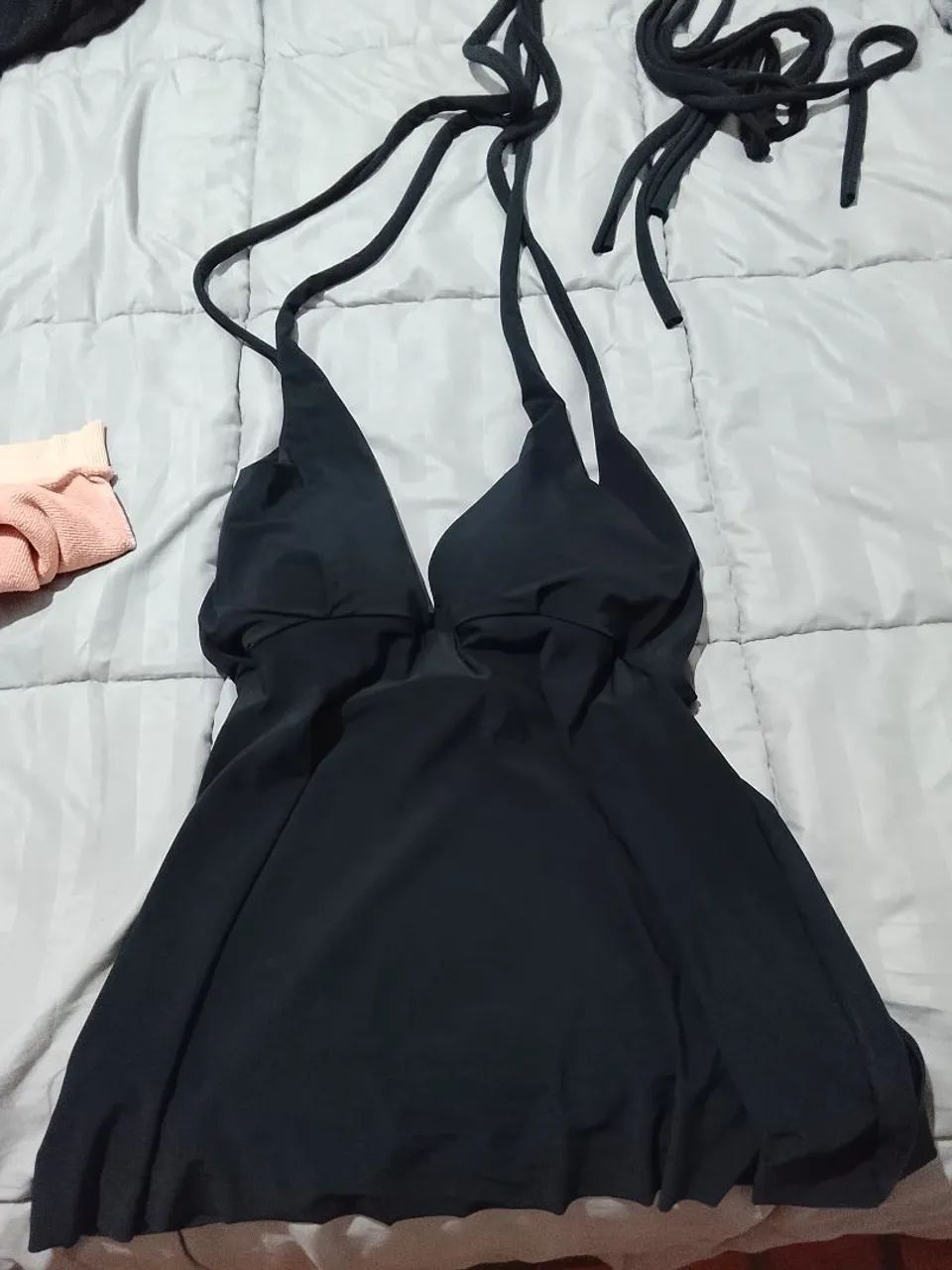 Top com bojo preto ótima pra baladinha e versátil , combinado amarrações com humor do dia  - Foto 3