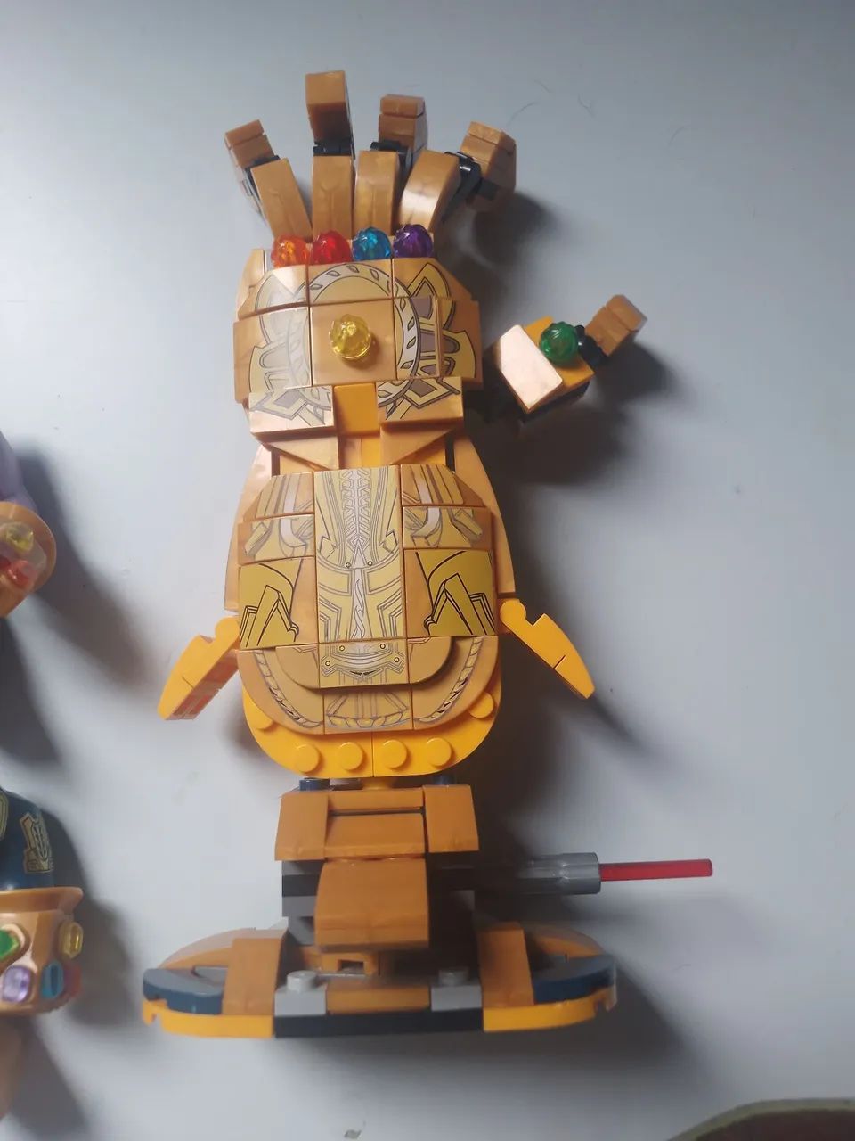 4 THANOS MAIS UMA LUVA SIMILAR LEGO - Foto 3