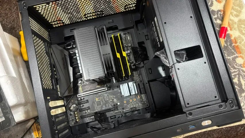 Kit PC intel i5 9600KF + B360m Asrock + Gabinete