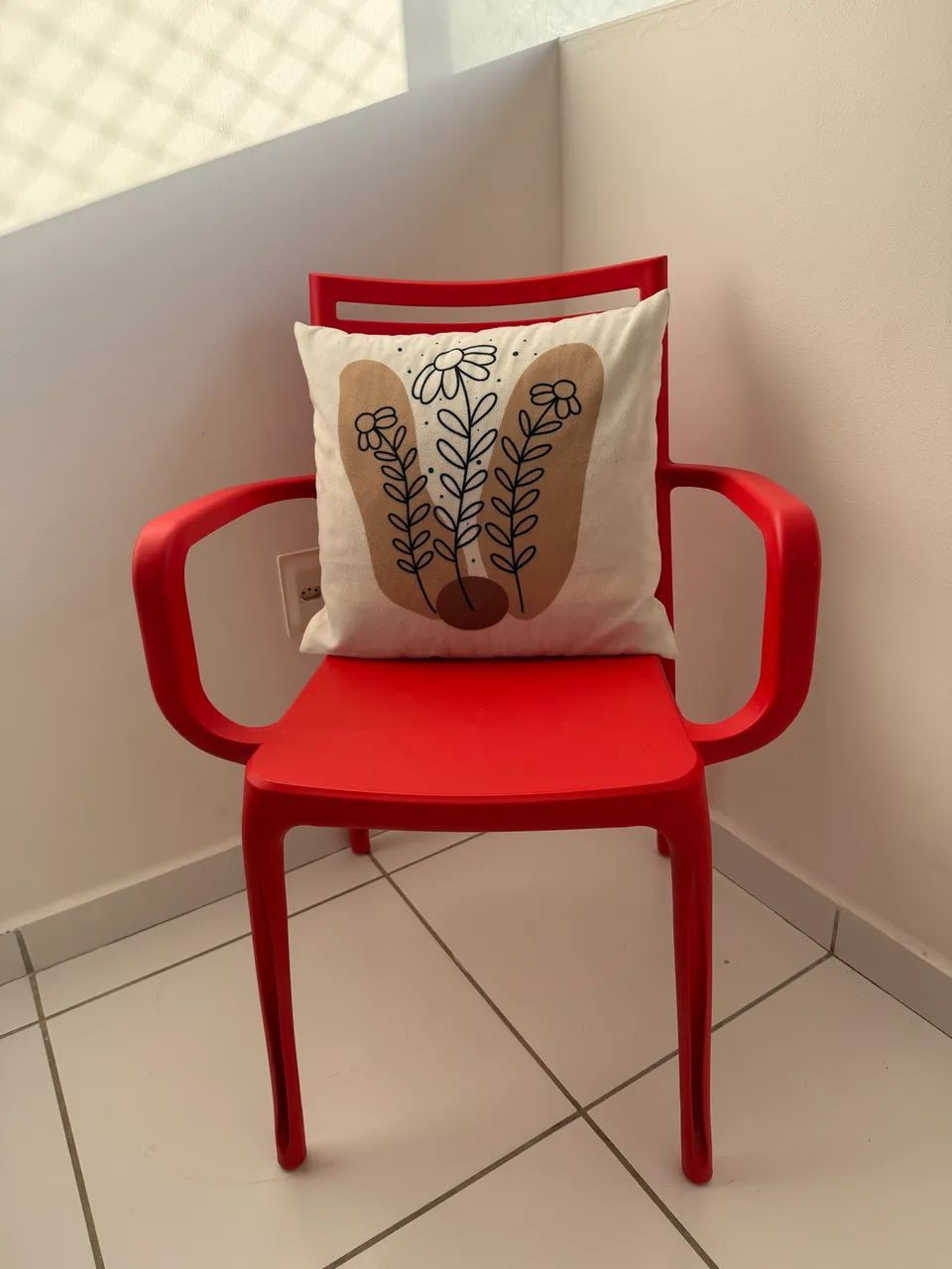 Cadeira vermelha de design  - Foto 4