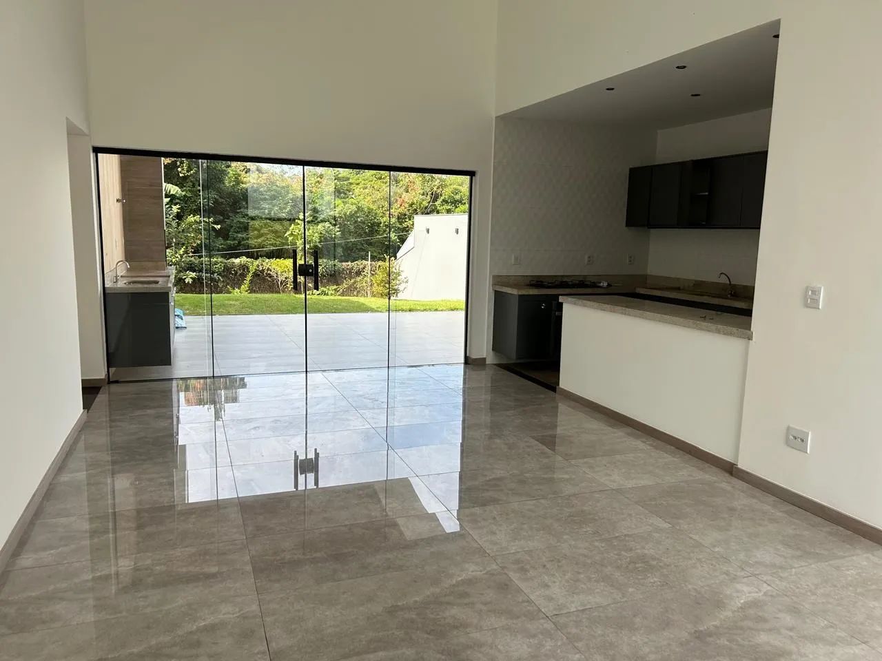 Linda Casa no Alphaville  - Pronta Para Morar - Foto 2