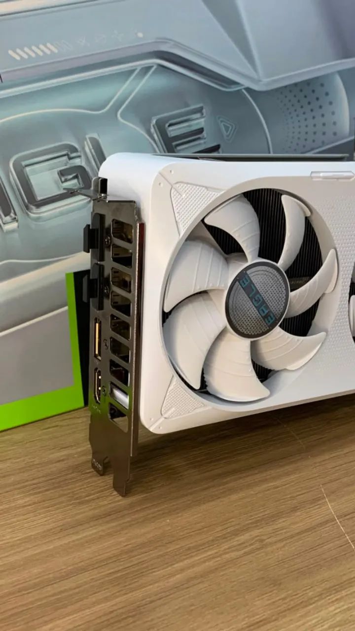 RTX 5070 EAGLE OC ICE 12GB - Foto 4