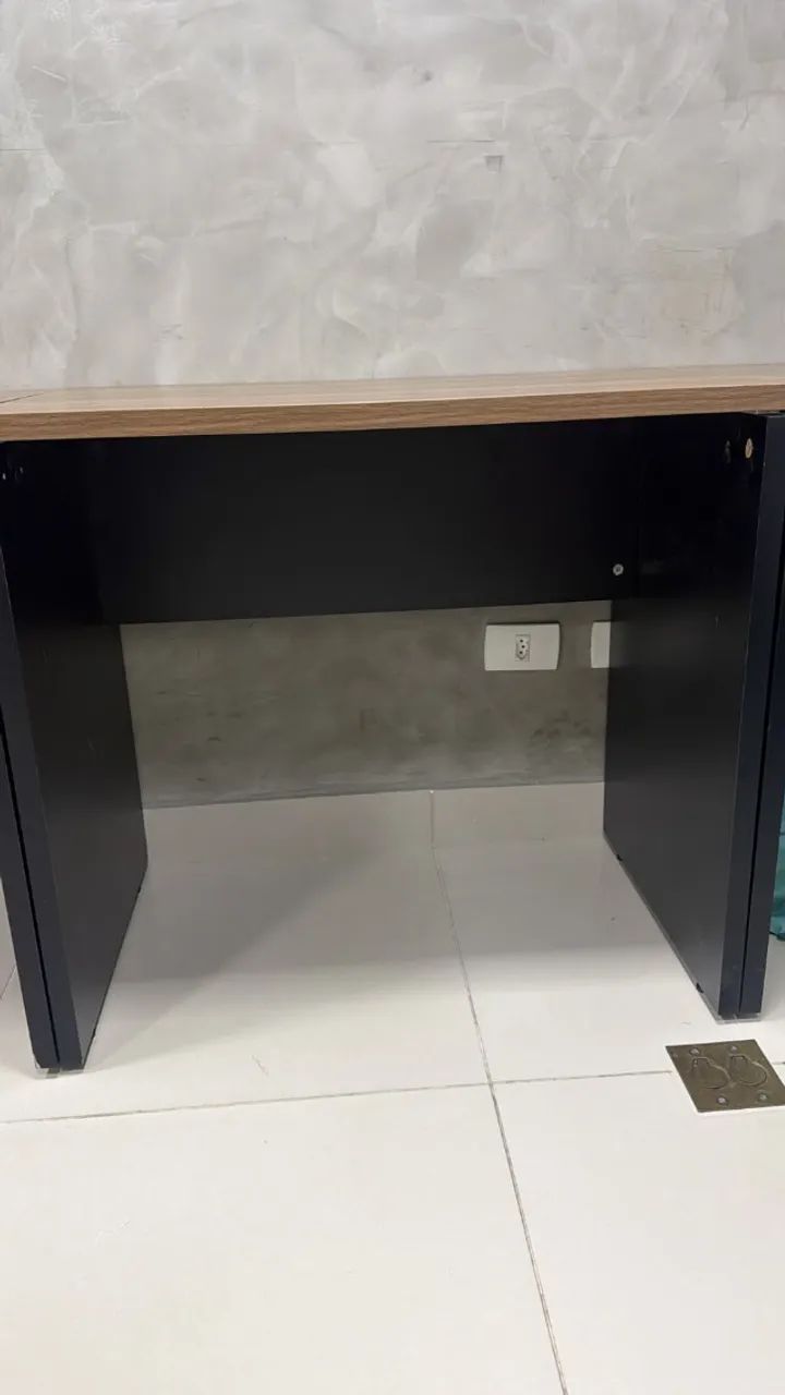 Mesa de escritório compacta com 80