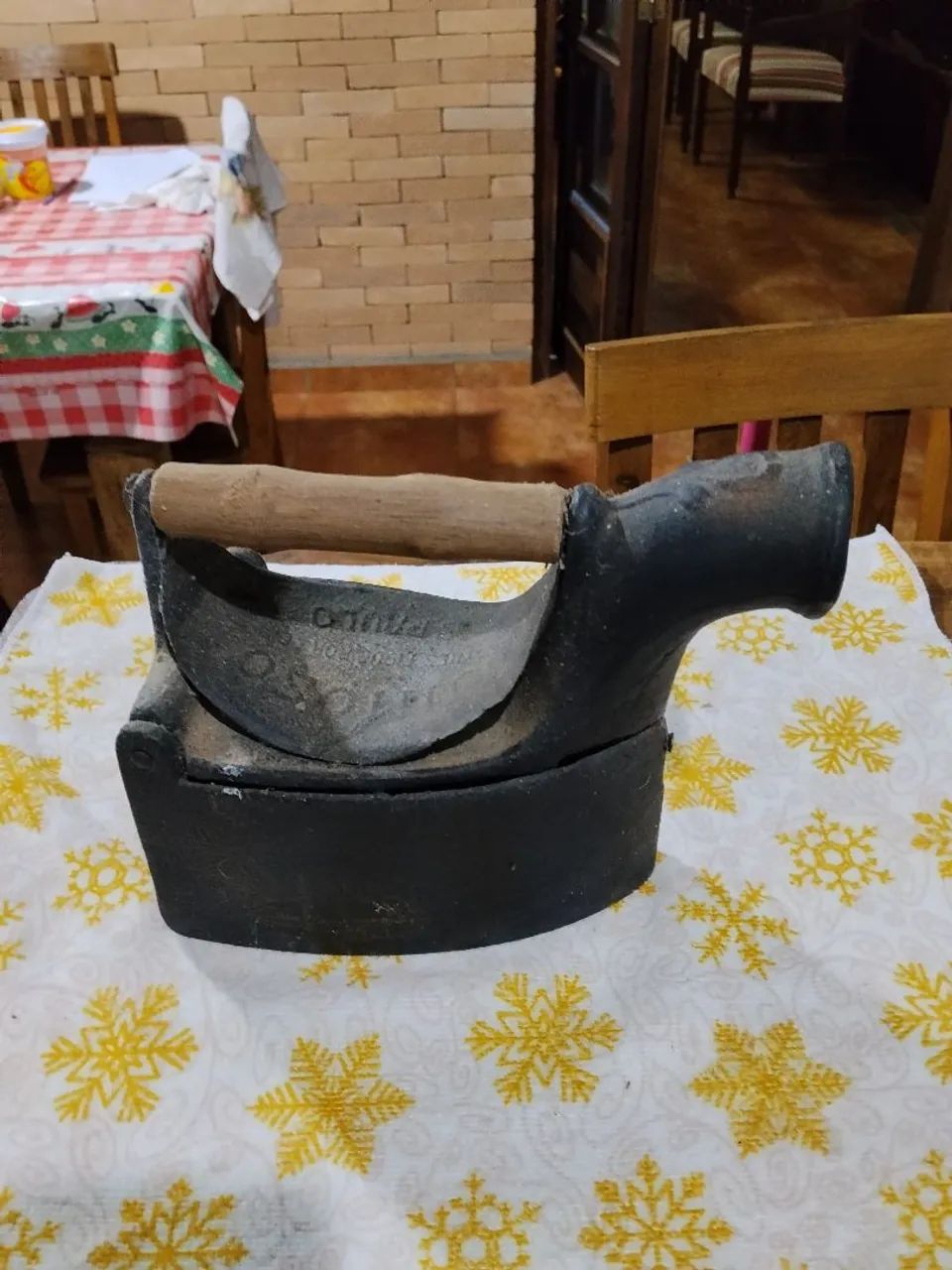 Conjunto de panelas, chaleira e ferro de passar roupa . Todos os itens são antigos. - Foto 5