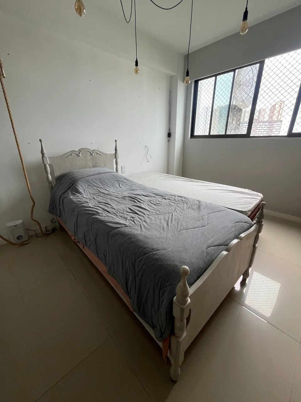 Cama madeira maciça com patina