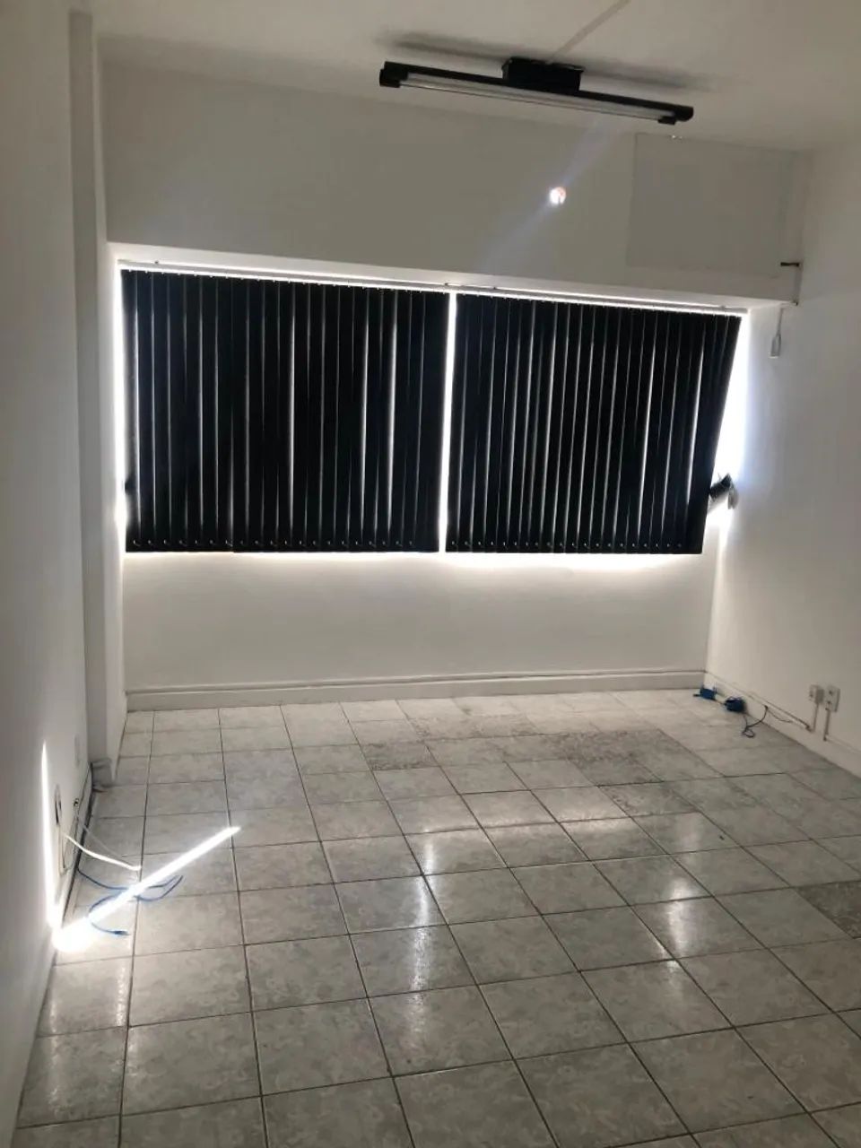 Vendo sala PROFISSIONAL CENTER AV. ACM - Foto 4