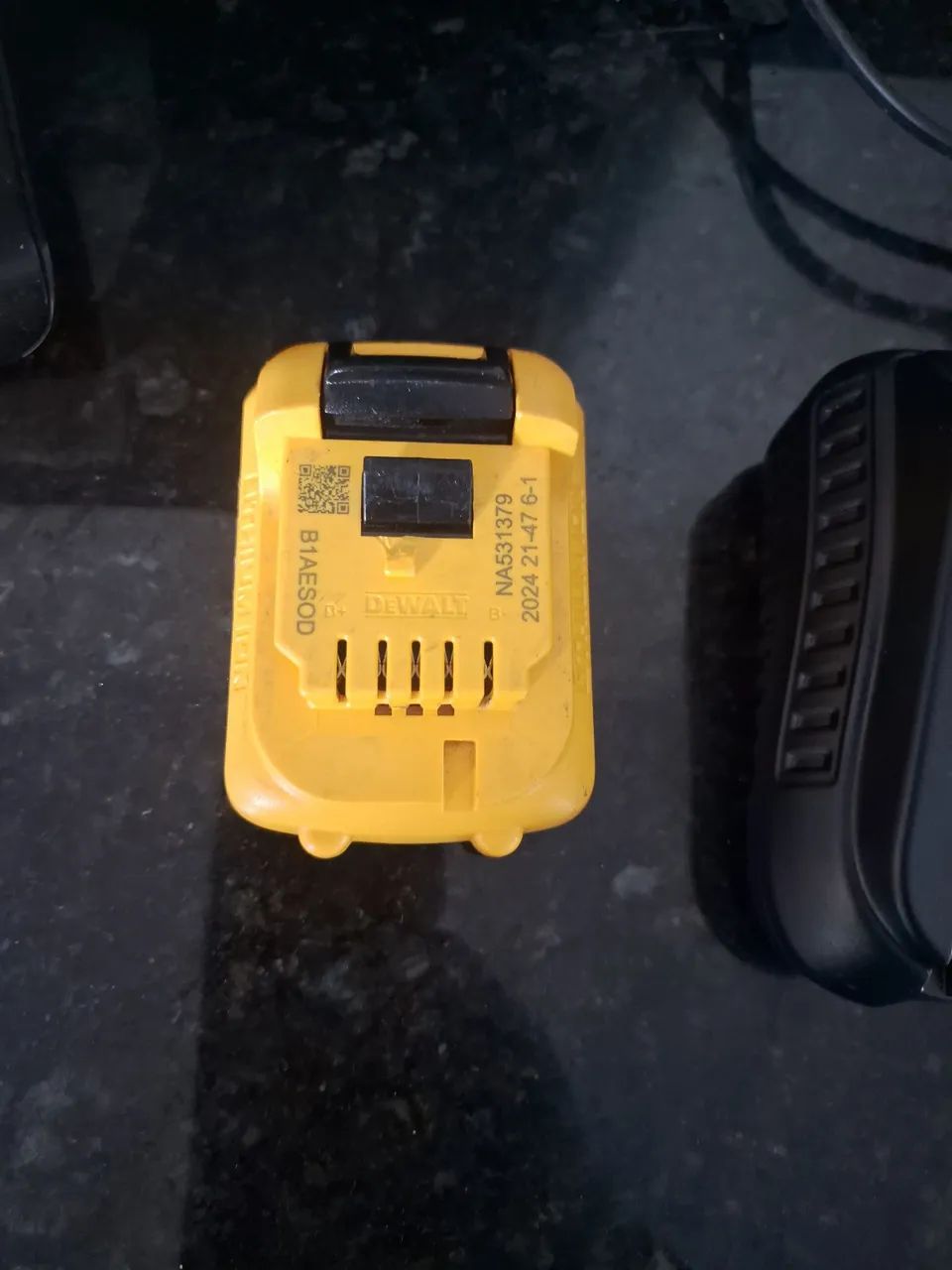 Carregador dewalt 12 w 20v - Foto 3