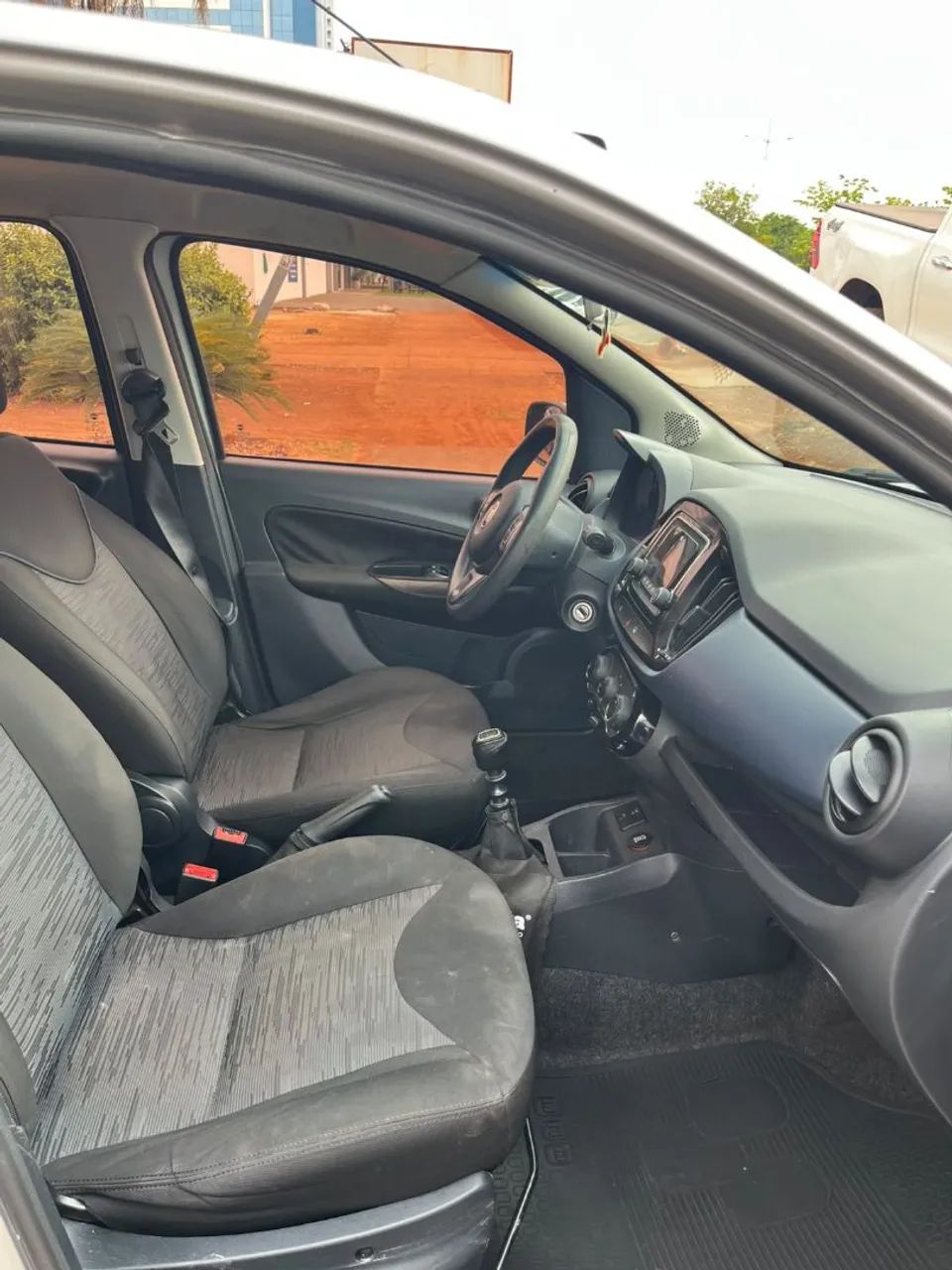 Fiat Uno Attractive 1.0 EVO Fire Flex 8V 5P 2015 - Foto 5