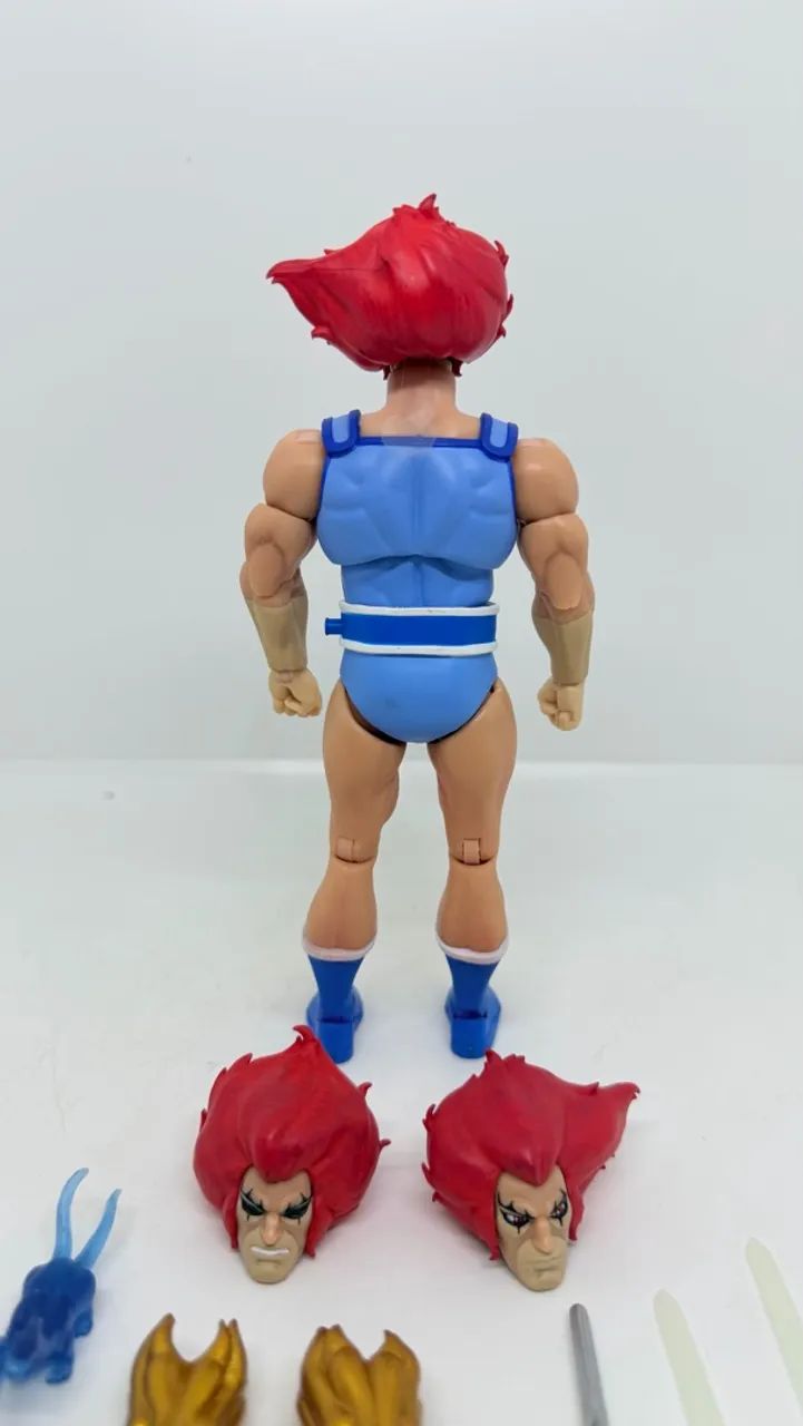 Boneco ThunderCats ULTIMATES - Lion-O - Acende Olho - Foto 4