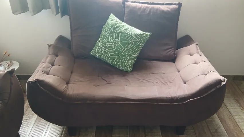 Conjunto de sofá, cor marron e almofadas soltas - Foto 5