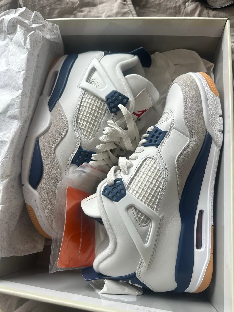 Jordan 4 autêntico novo 