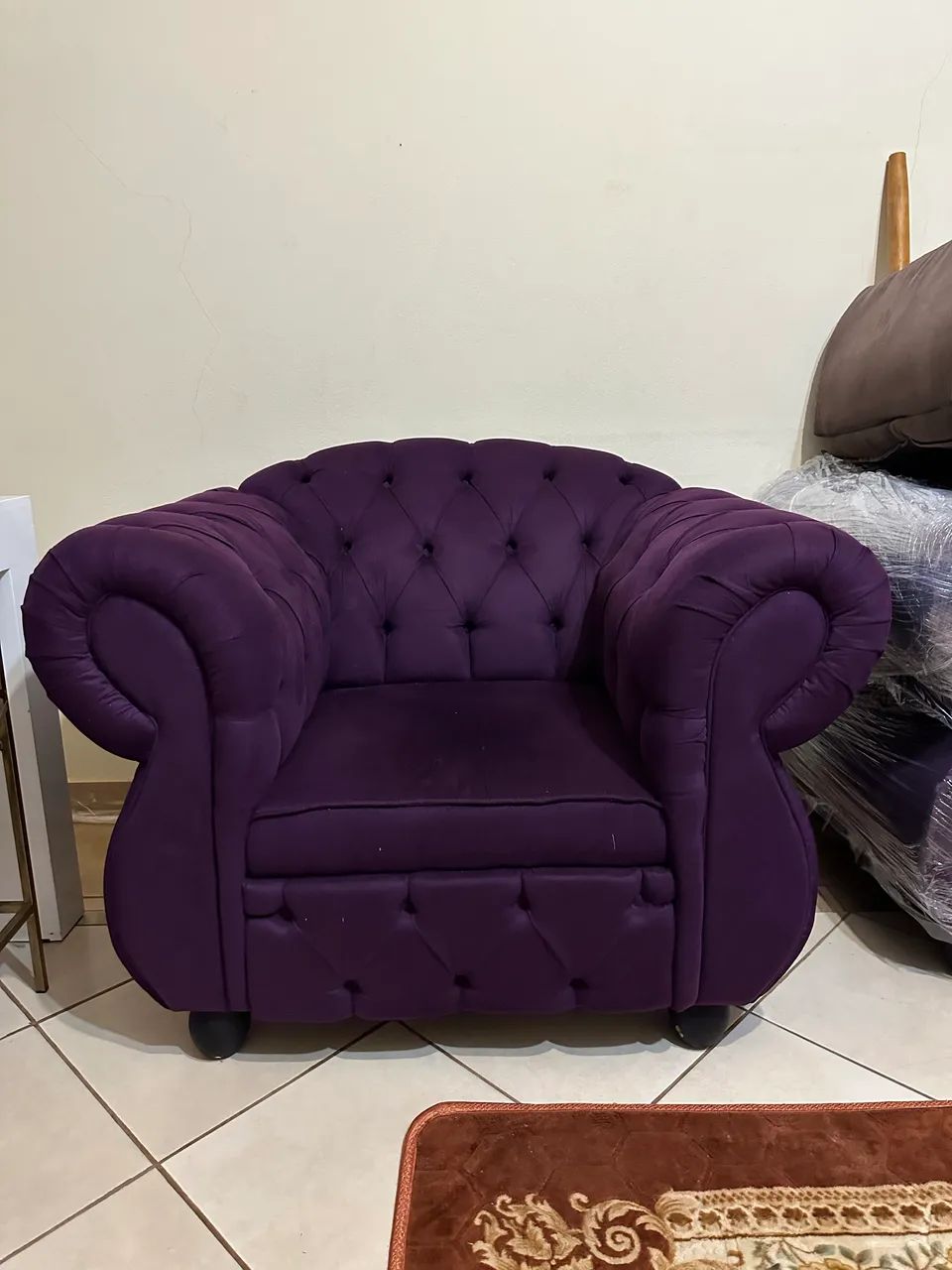 Poltrona Chesterfield Roxo profundo  - Foto 4
