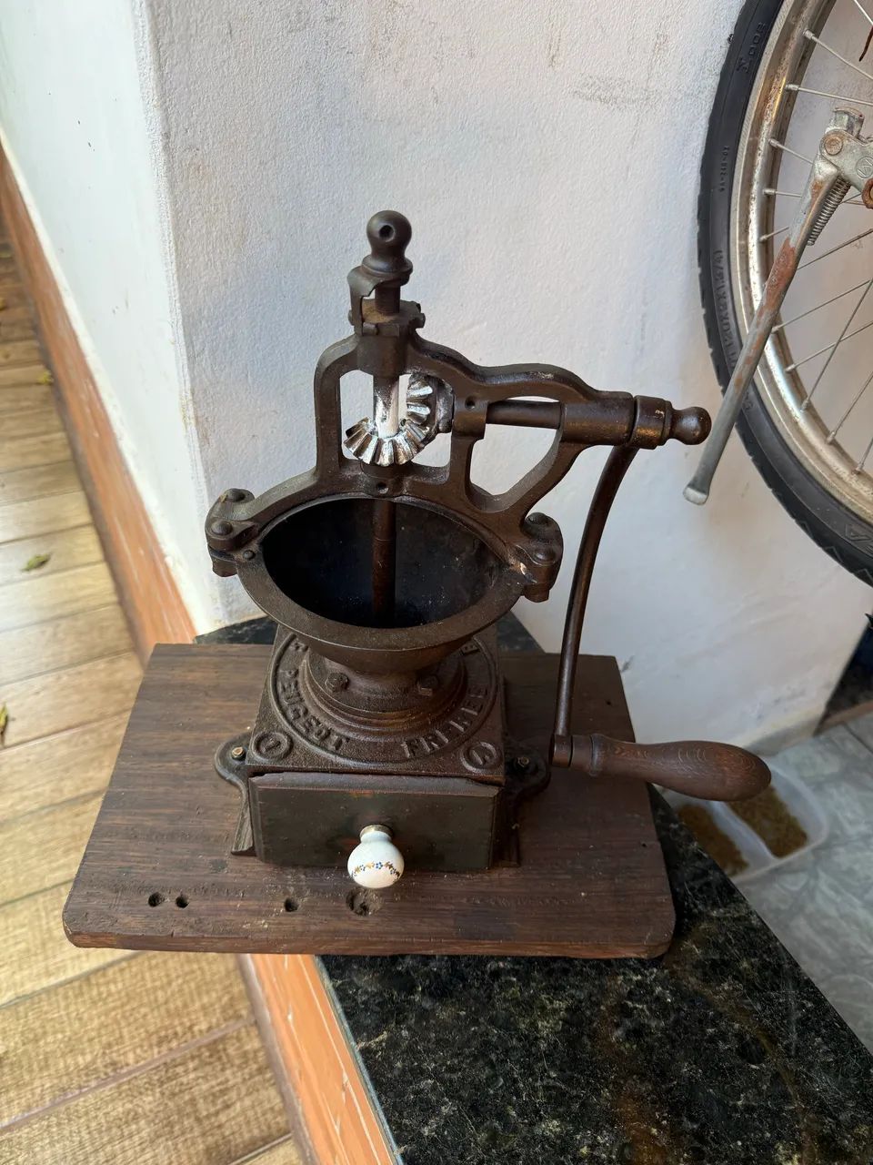 Moedor de café antigo Peugeot  - Foto 2