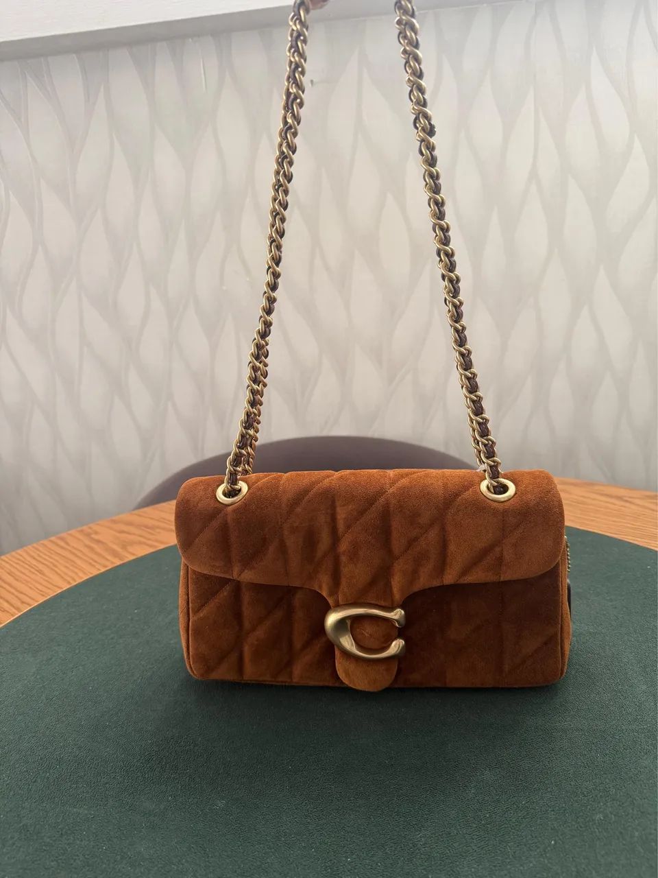 Coach tabby 26 em suede marrom  - Foto 3