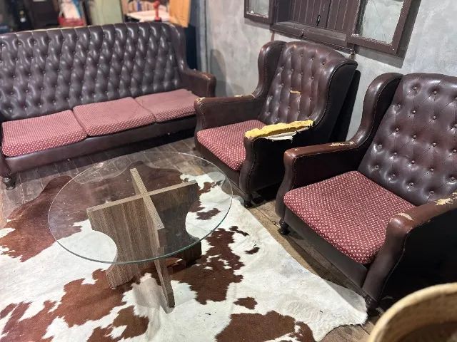 Conjunto sofá + 2 poltronas clássico antigo