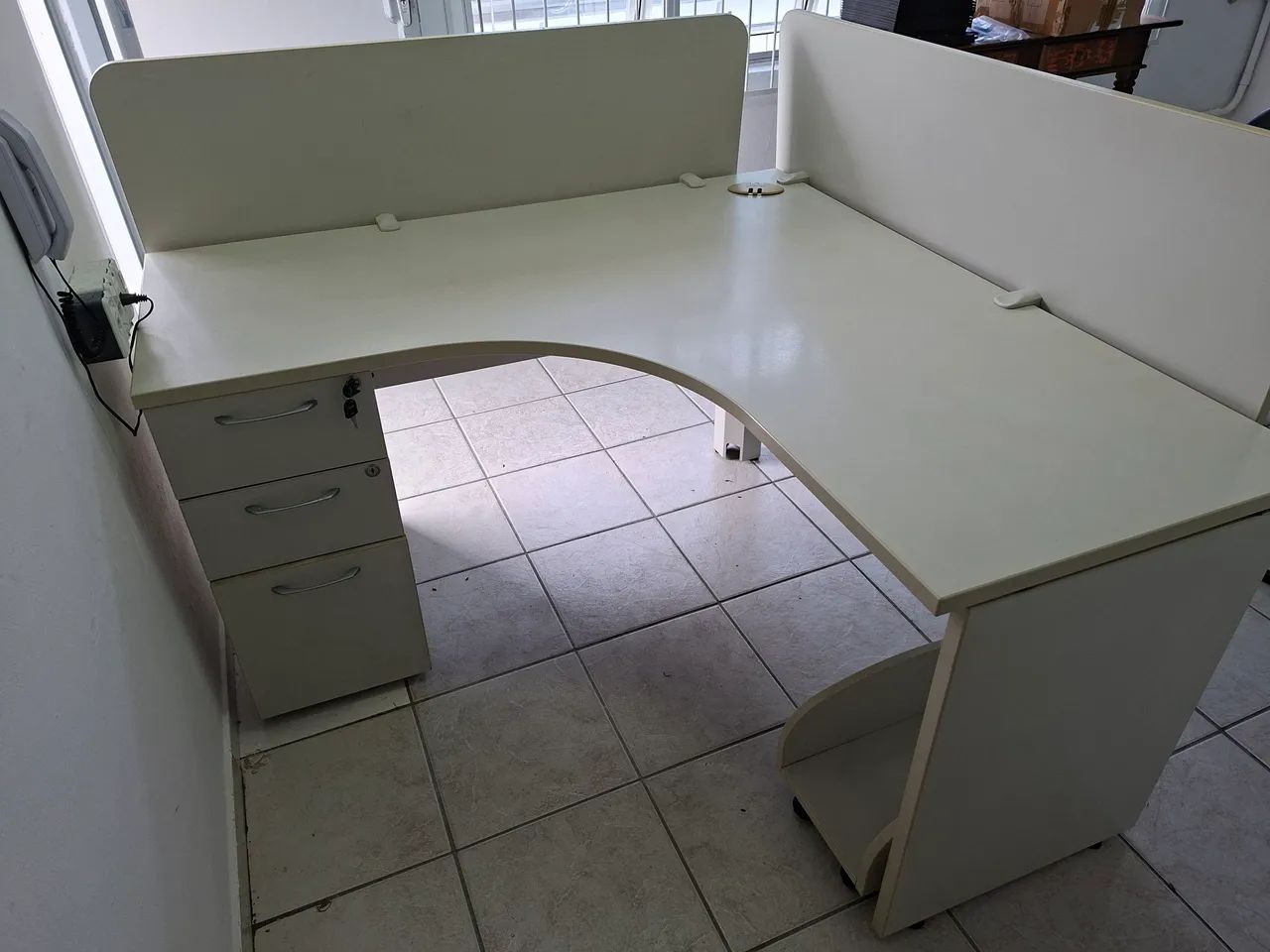 Estação de Trabalho com 4 Mesas  BORTOLINI - Foto 2