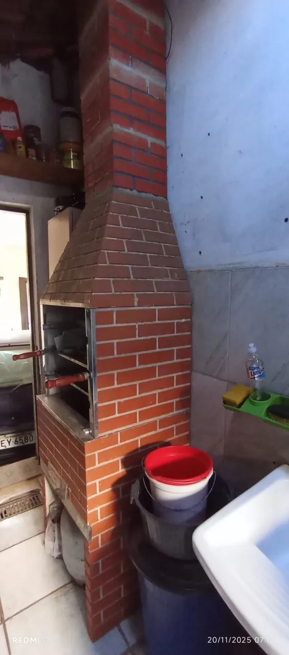 Vendo  churrasqueira de alvenaria  com chaminé 