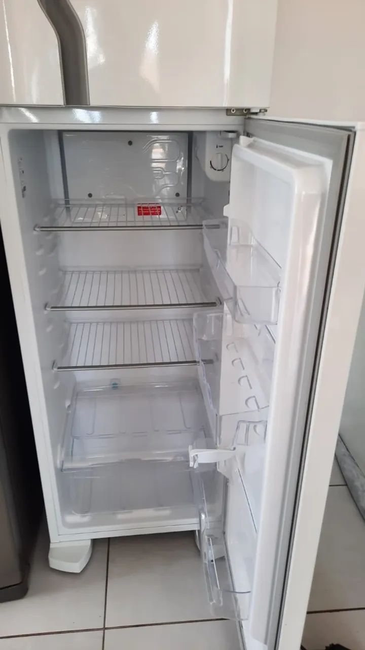 Geladeira Electrolux Cycle Defrost 260l  - Foto 2