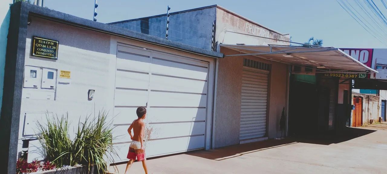 Vendo, com ponto comercial. 210 mil urgente 