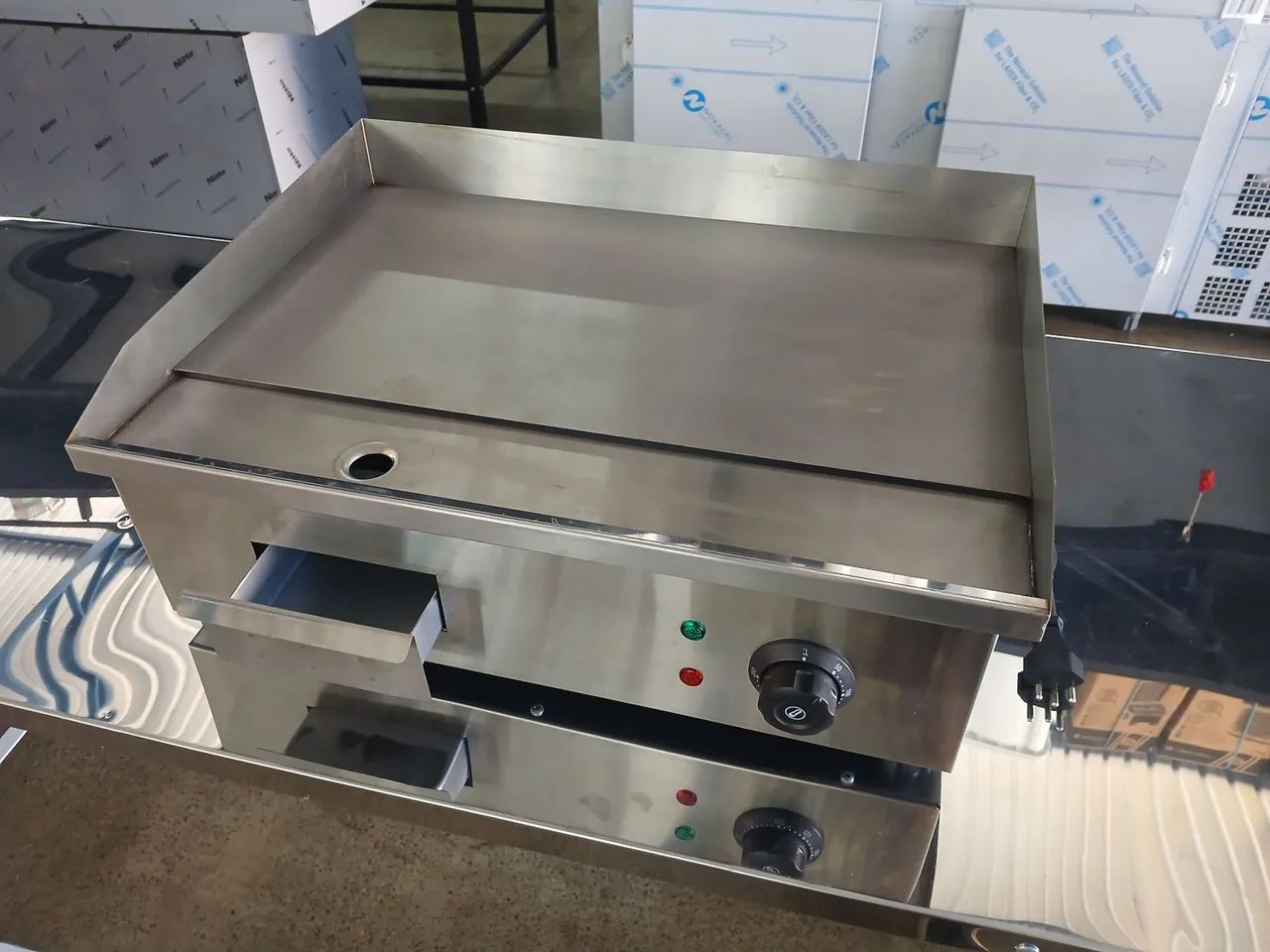 Chapa Elétrica 55x43 cm Inox Stevan - Foto 2