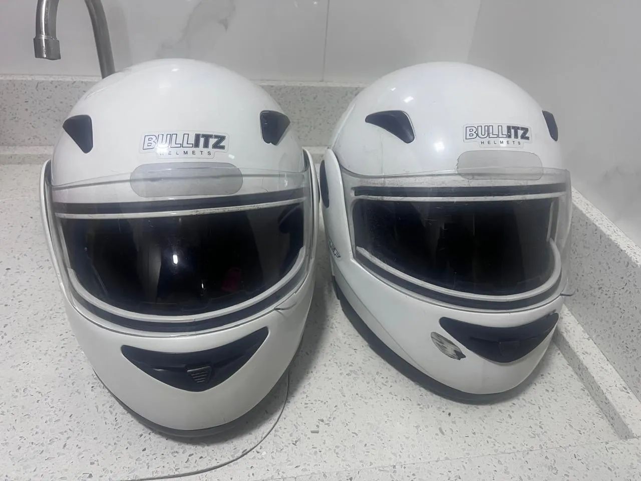 2 CAPACETES ROBOCOP  