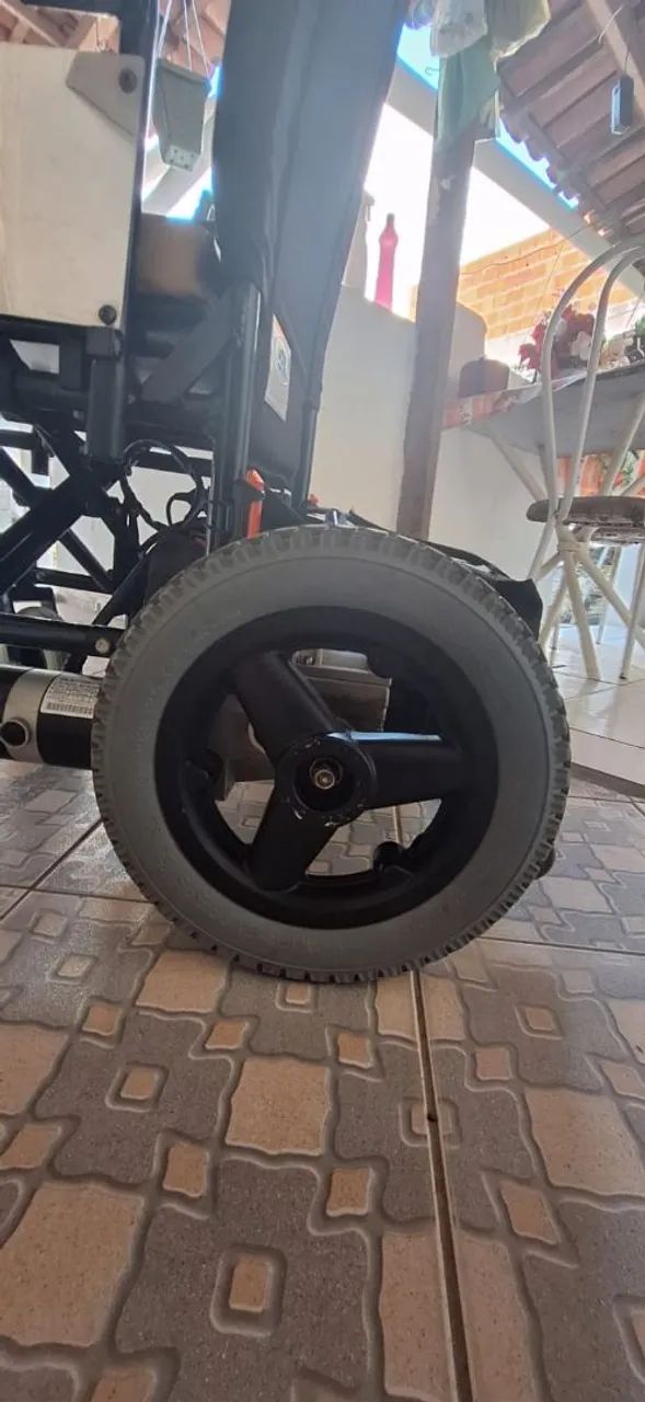 Cadeira de rodas elétrica! Semi nova!! - Foto 4
