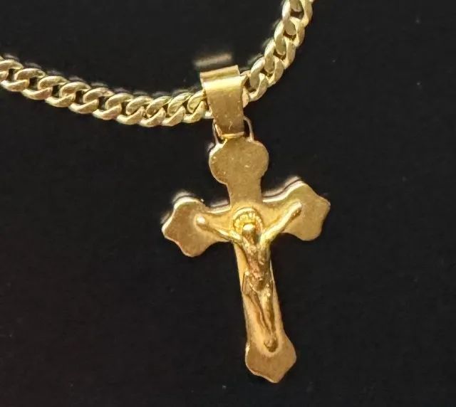 Crucifixo em Ouro 18K