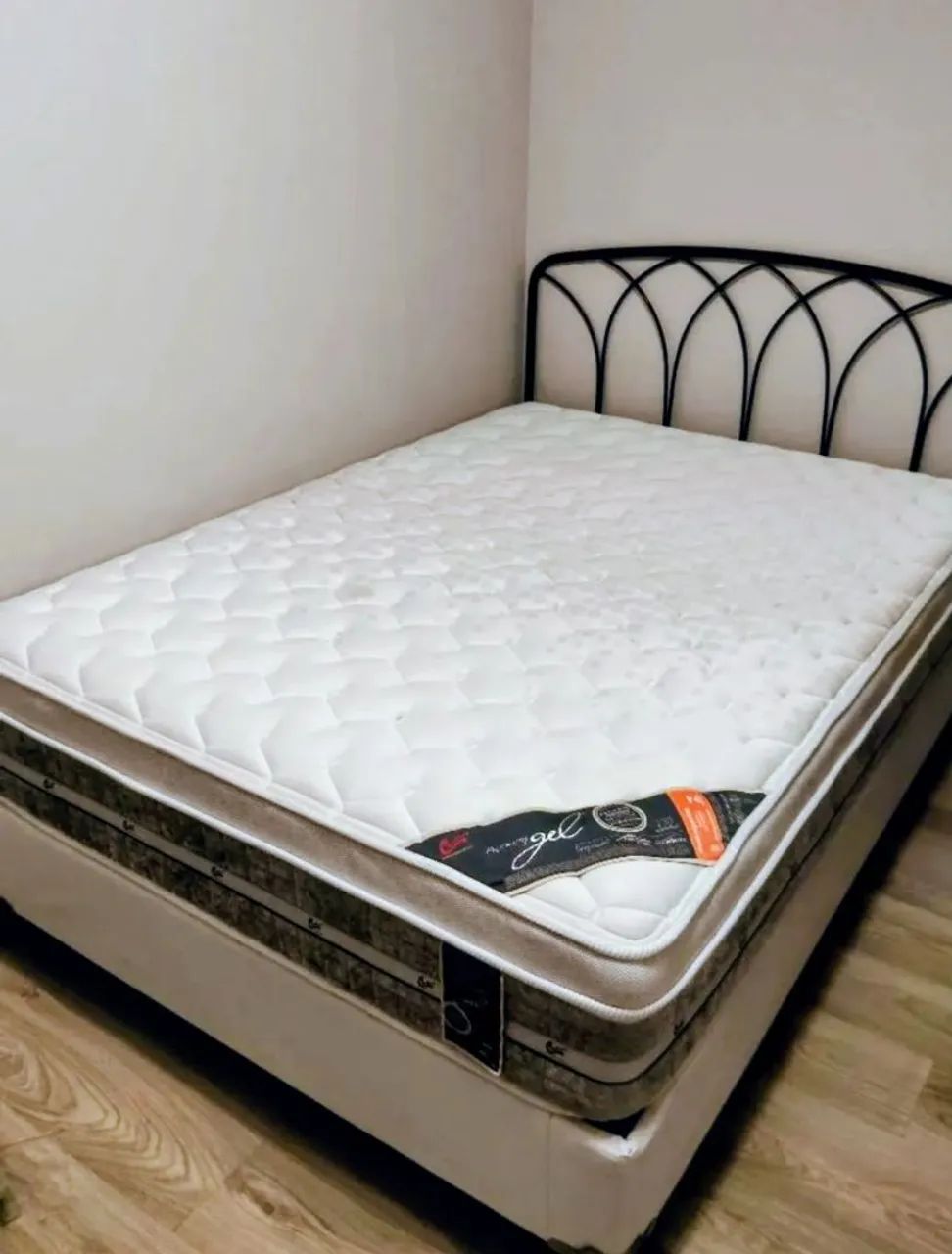 Cama box castor 
