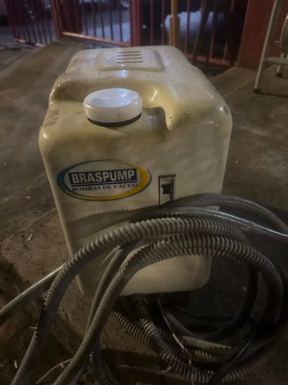 Bomba de Vácuo Odontológica Braspump Turbo Light Usada