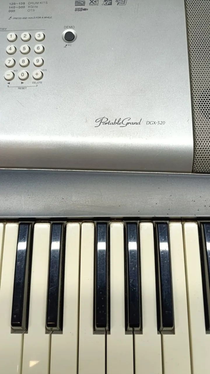 Piano Yamaha Portable Grand DGX - 520 - Instrumentos musicais