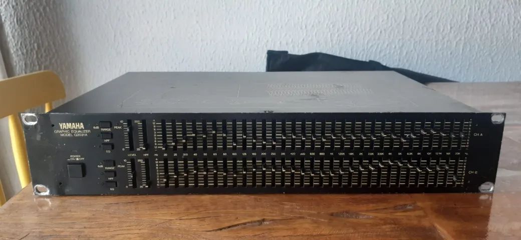 YAMAHA Q2031 & Q2031A EQ 2台set 4Uラックケース付 EQ Yamaha Q2031A - Instrumentos musicais - Vila Pires, Santo André