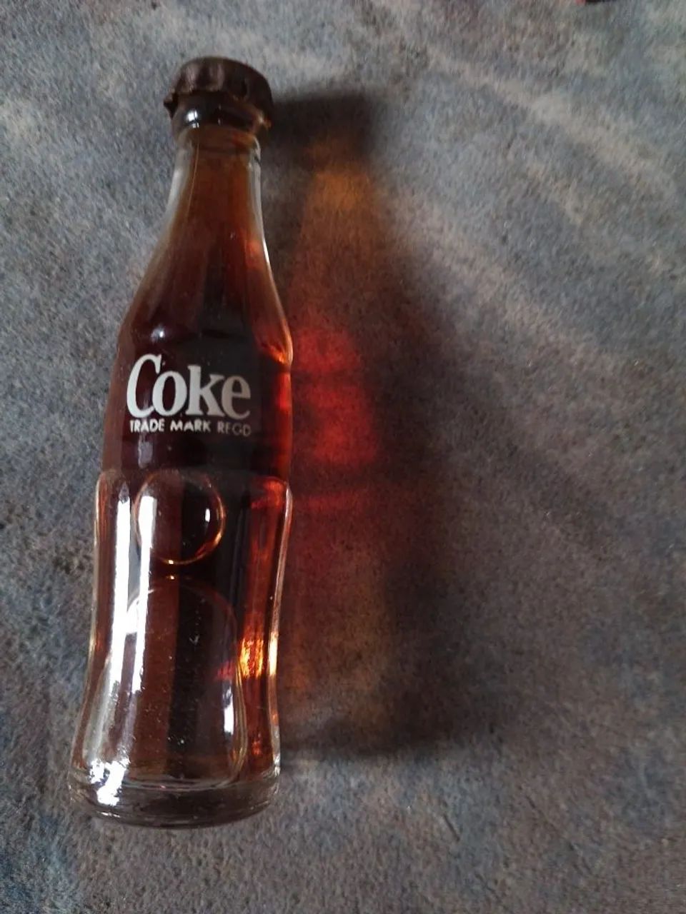 Mini ingradado da coca com tampinhas metálicas antiga  - Foto 5