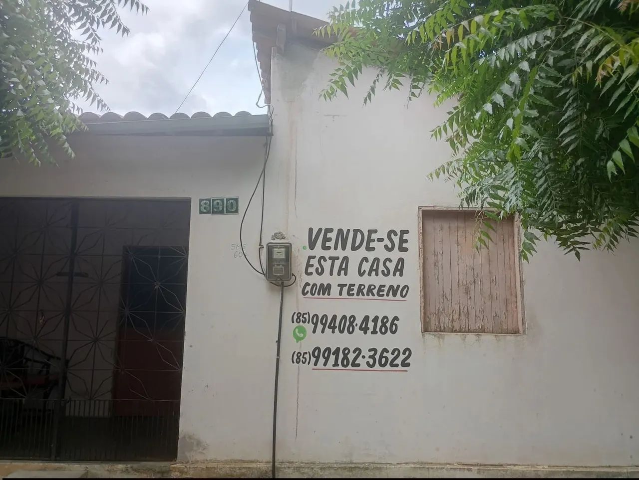 Vende-se uma casa 
