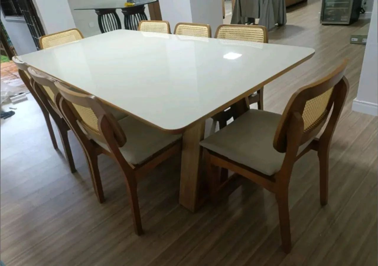 Mesa de jantar coliseu com 8 cadeiras 