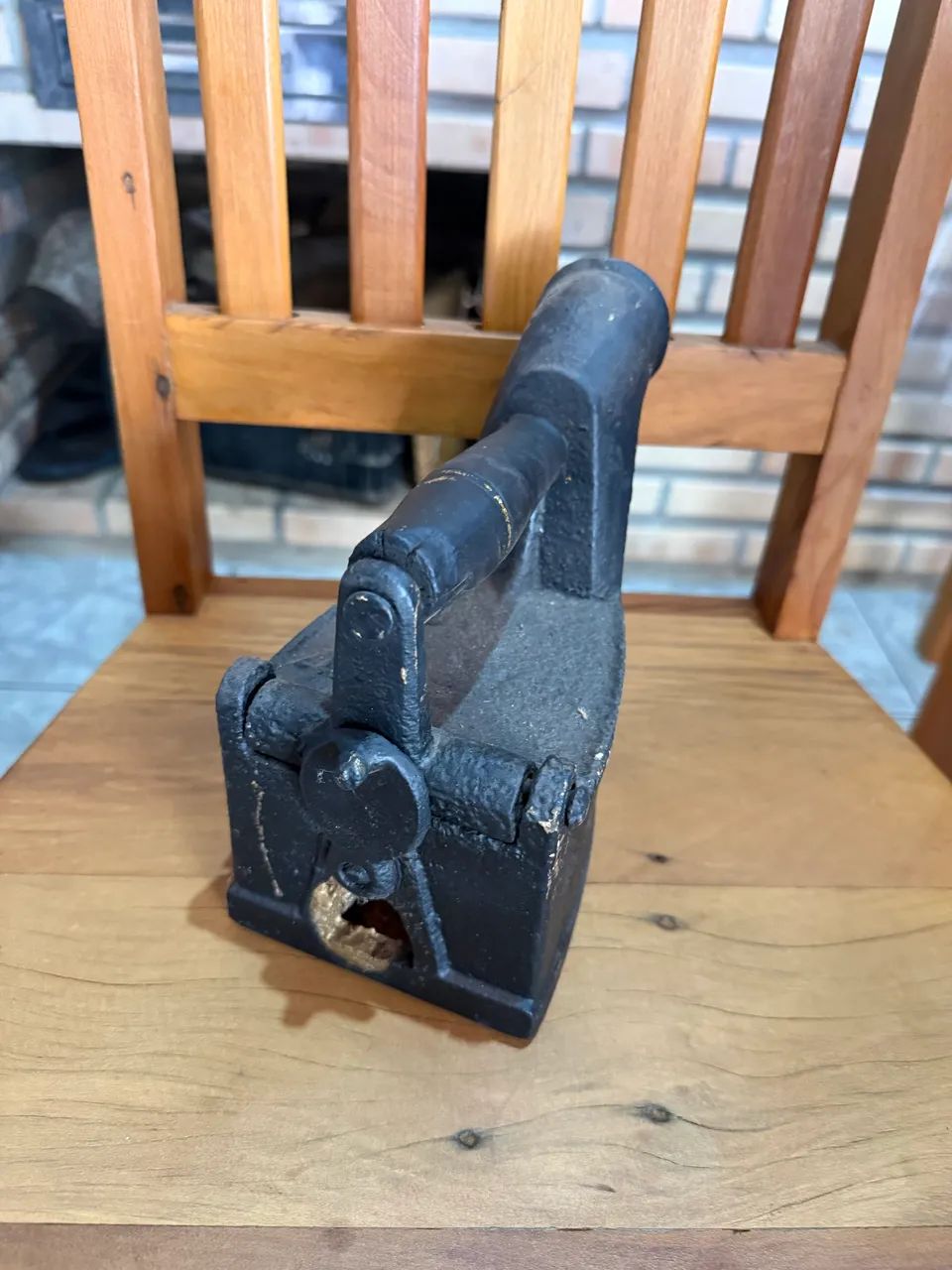 Ferro de passar roupa antigo chaminé  - Foto 3