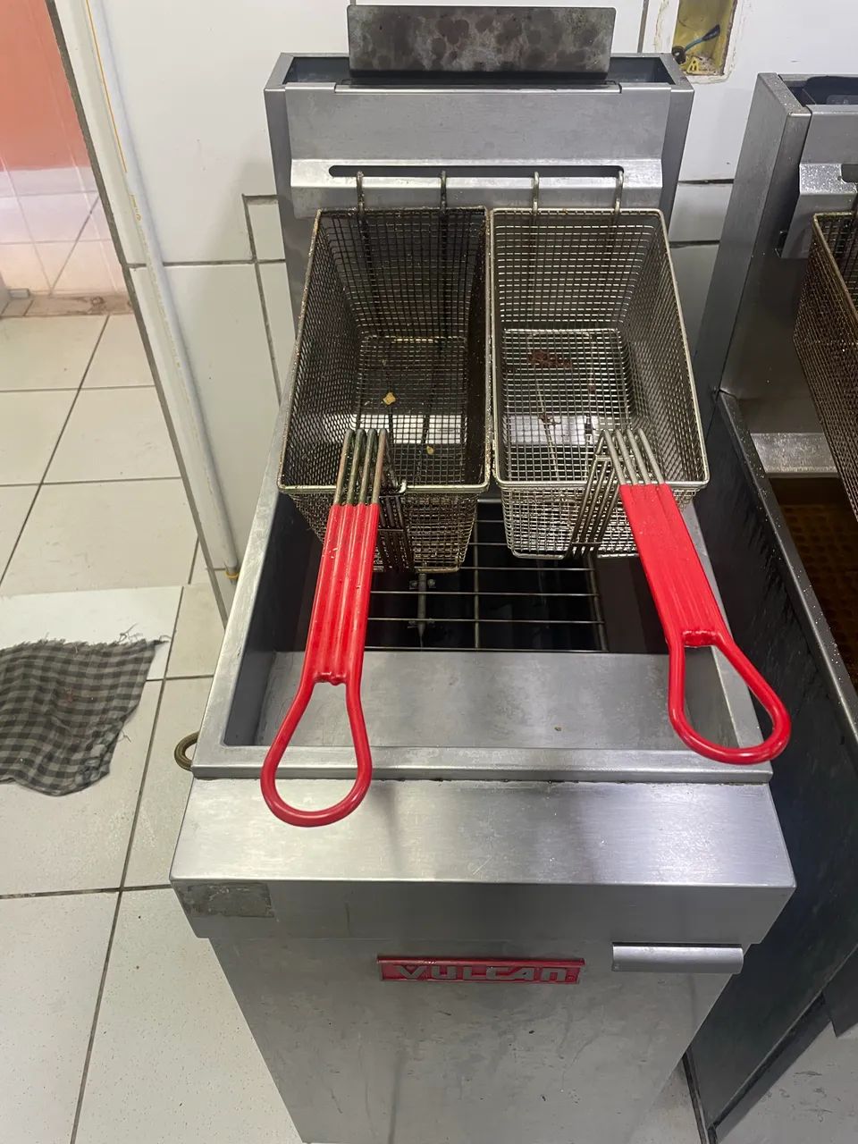 Vendo fritadeira industrial vulcan  - Foto 4