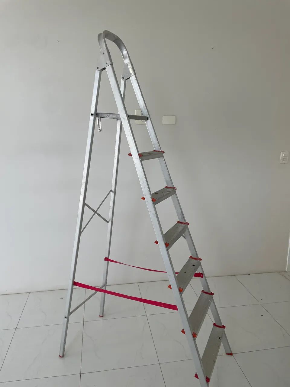 Escada de alumínio com 7 degraus - Foto 4