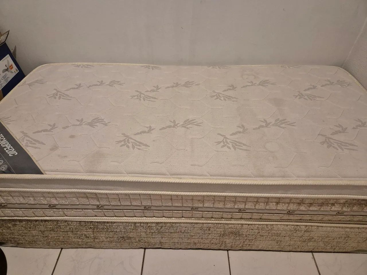 Cama box solteiro com molas