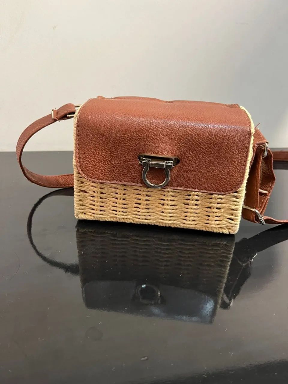 Bolsa pequena estilo baú
