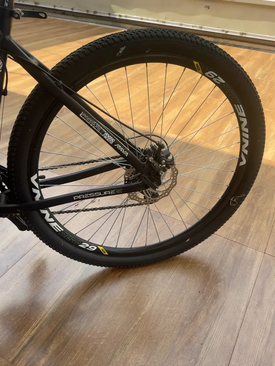 Bicicleta RAVA Pressure Aro 29 com Freio a Disco - Foto 5