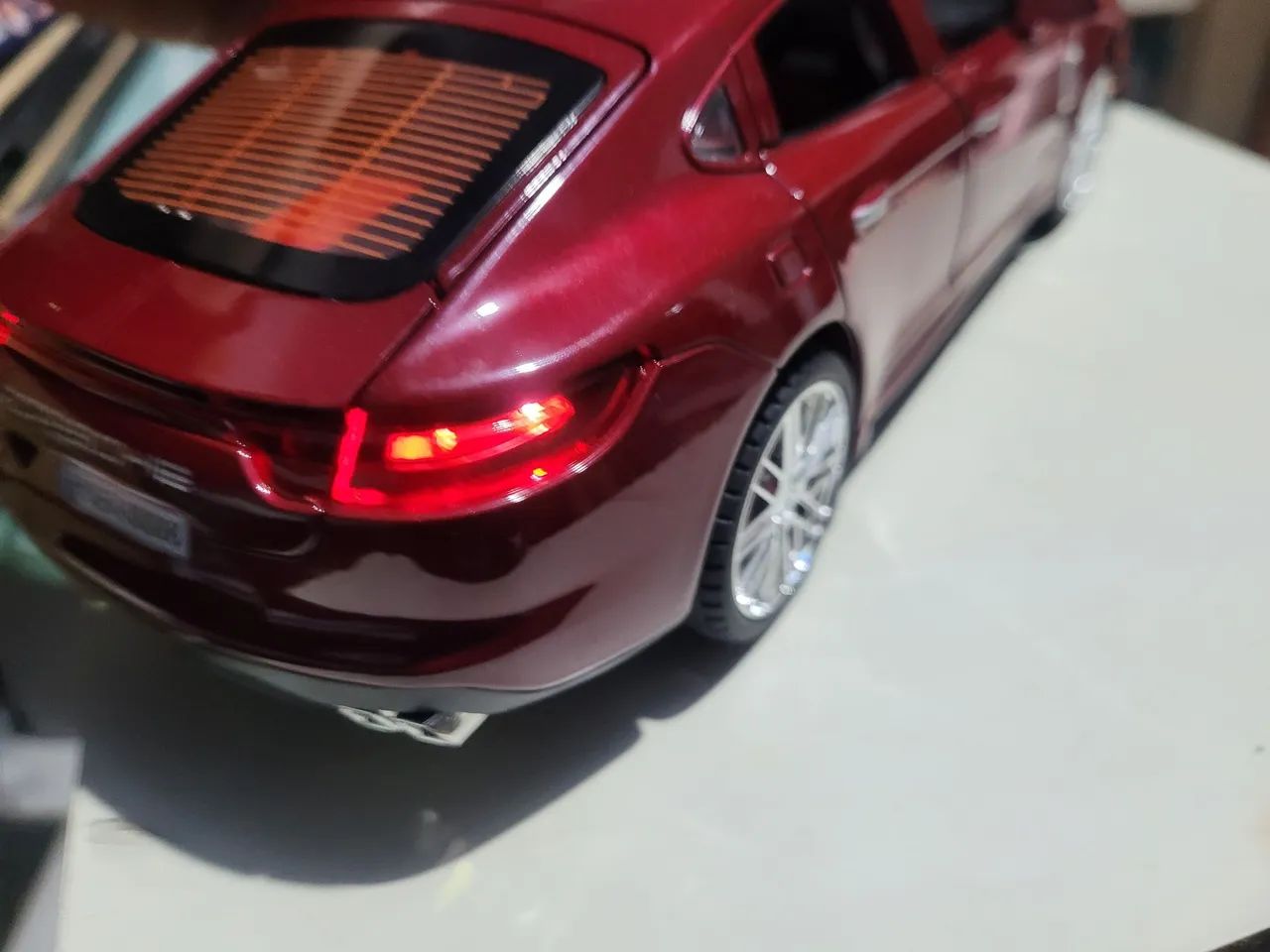 Miniatura Porsche Panamera 1/18 - Foto 5