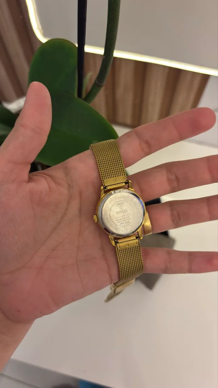 Relógio Guess feminino dourado  - Foto 4