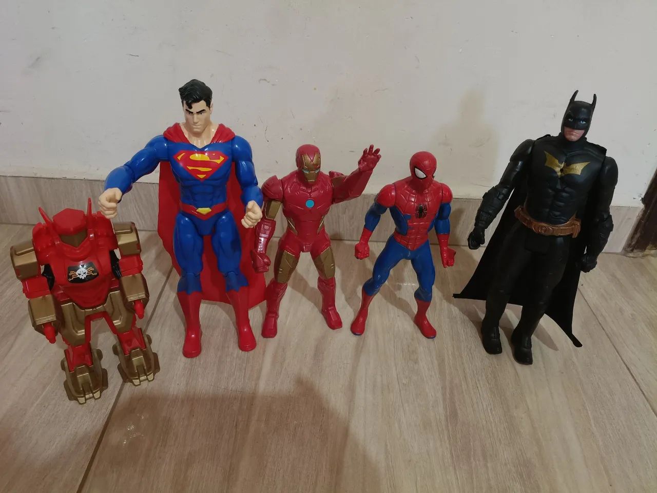 Bonecos de super heróis