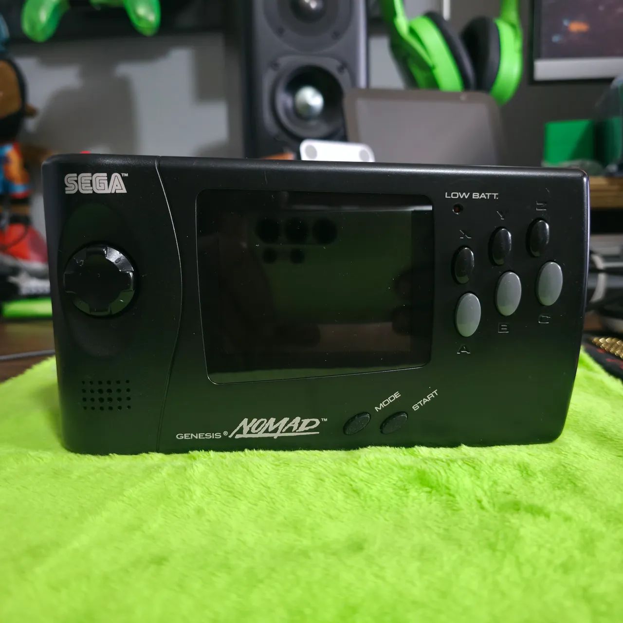 Sega Gênesis Nomad + PAC de bateria e Everdrive - Foto 3