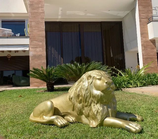 Decoração imponente de Leão 