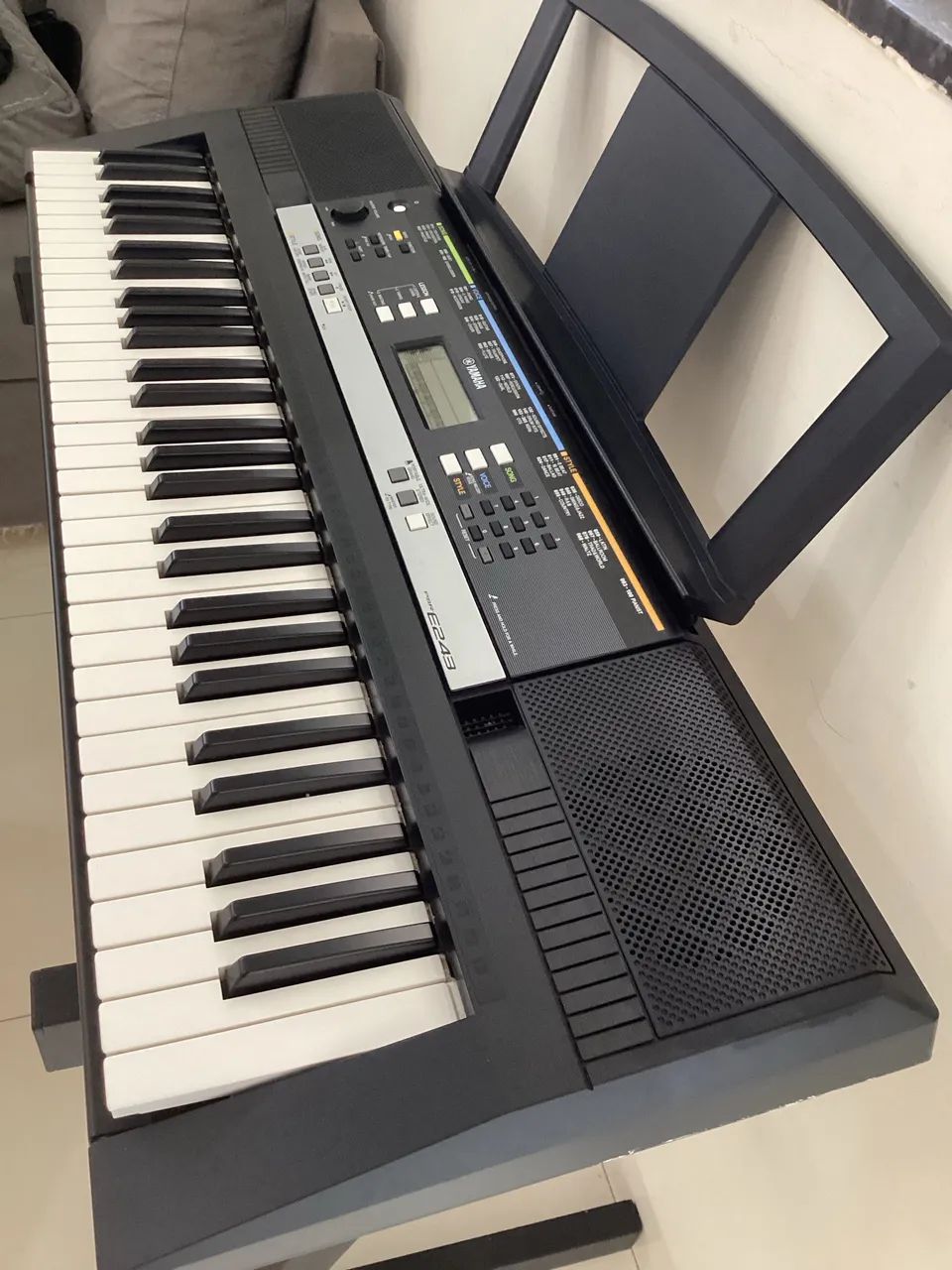 Teclado Yamaha PSR E243 