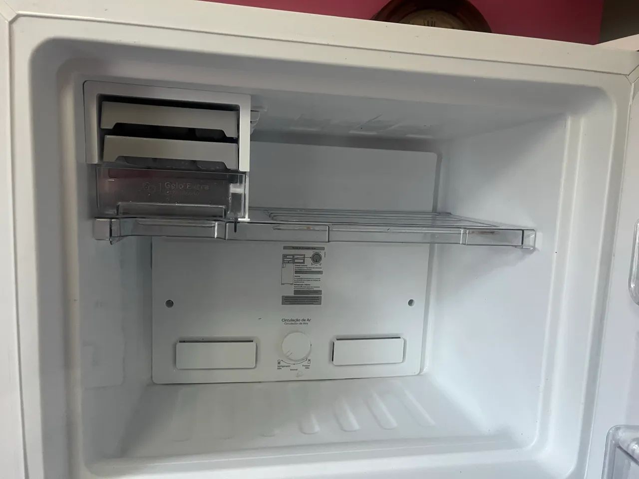 Vende-se geladeira semi nova