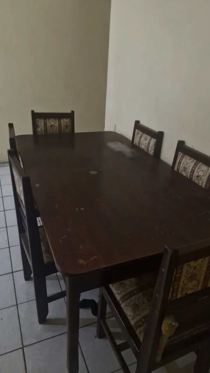 JOGO DE MESA COM 06 CADEIRAS DE MADEIRA  - Foto 3
