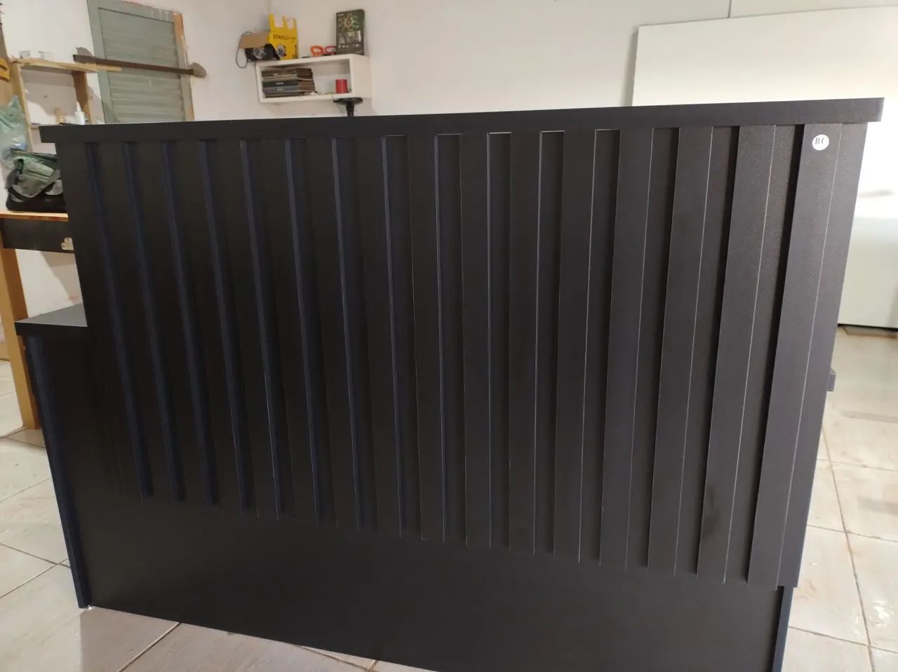 Balcão em MDF preto ripado  - Foto 4